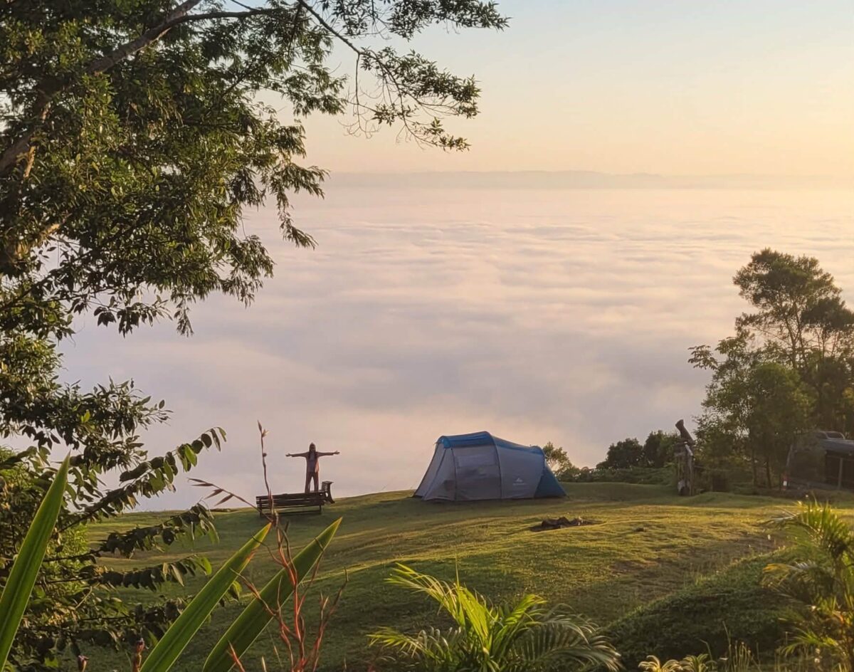 Tapete de nuvens visto do camping Serra do Manecão, Miracatu, SP

Fenômeno conhecido também como mar de nuvens